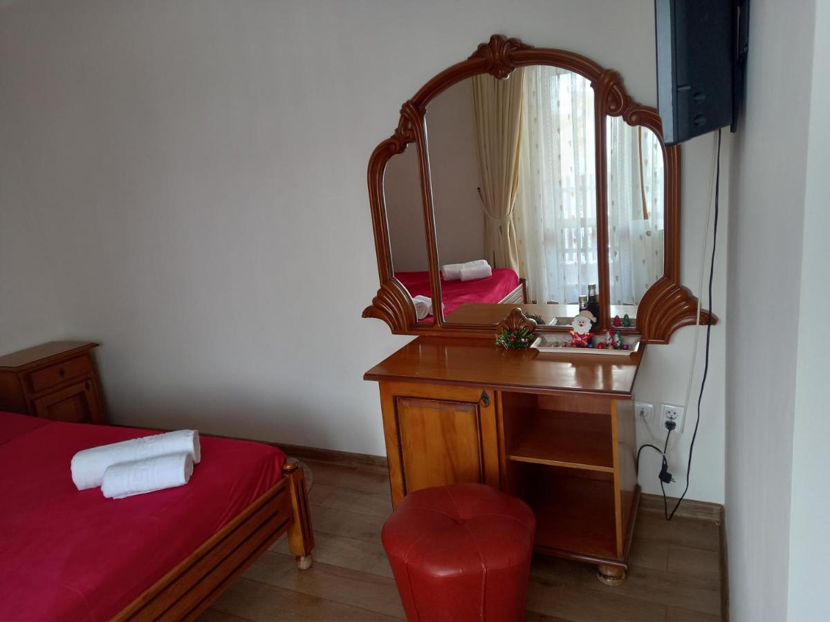 Hotel Pensiunea Alunis Sadova  Esterno foto