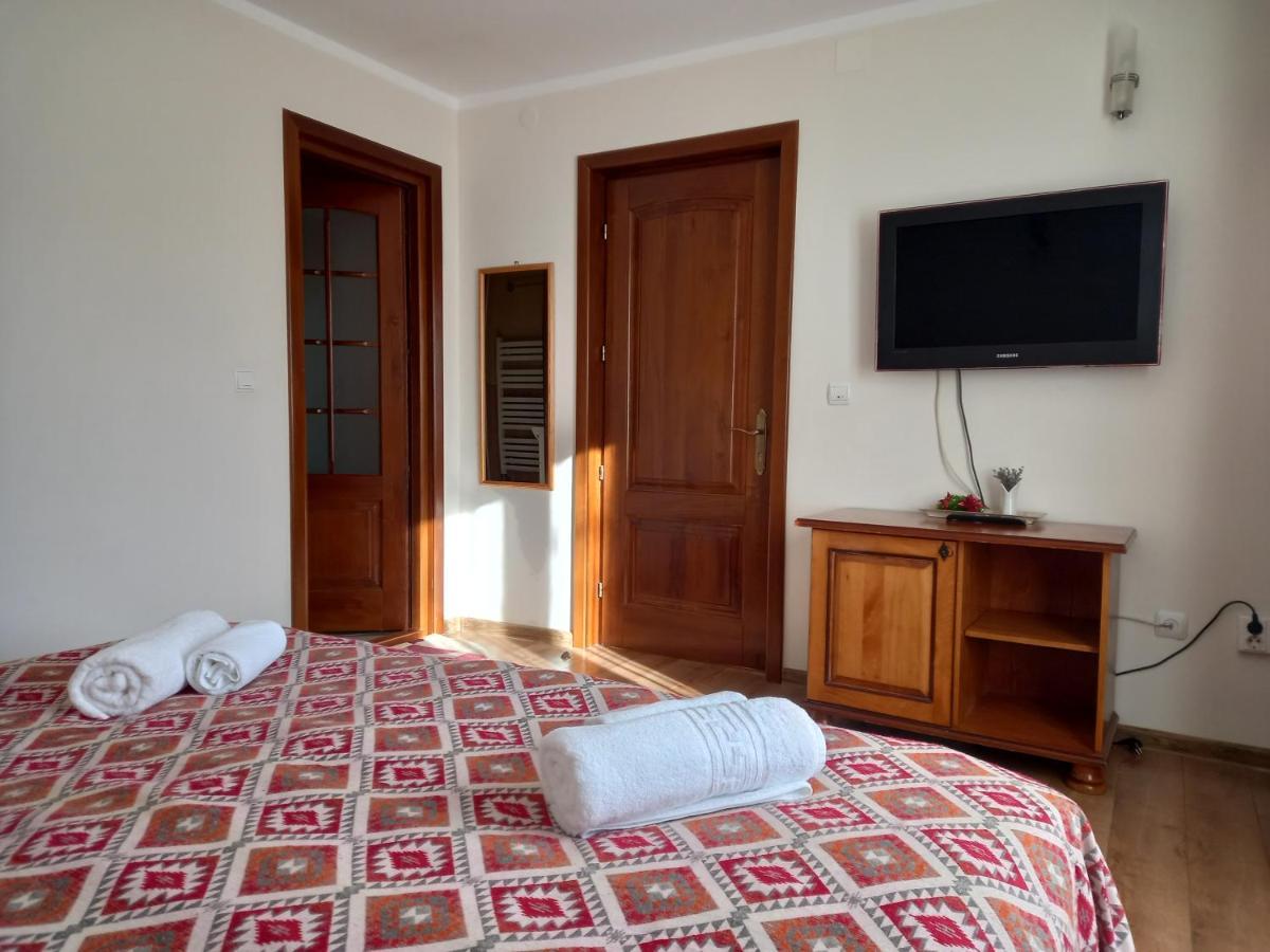 Hotel Pensiunea Alunis Sadova  Esterno foto