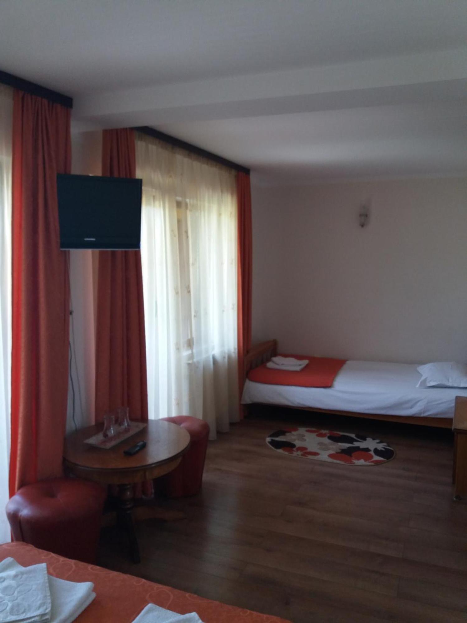 Hotel Pensiunea Alunis Sadova  Camera foto